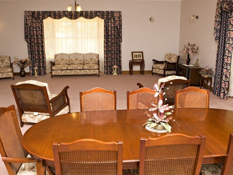 28 Pestell’S Lane, Young NSW 2594