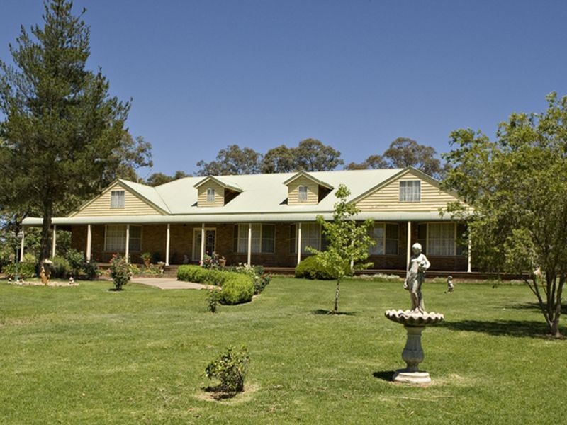 28 Pestell’S Lane, Young NSW 2594