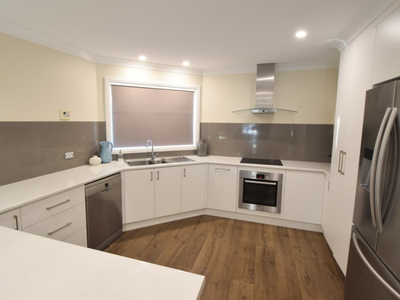 30 Pineview Circuit, Young NSW 2594