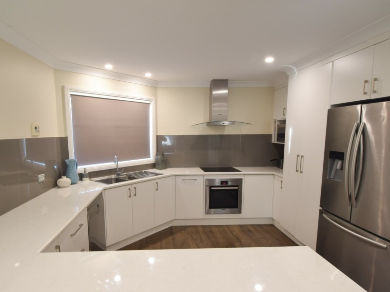 30 Pineview Circuit, Young NSW 2594