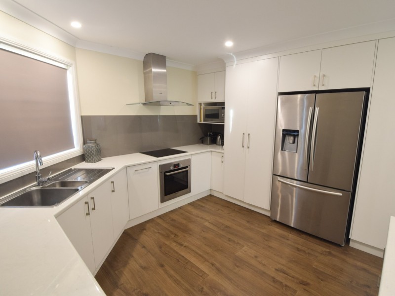 30 Pineview Circuit, Young NSW 2594