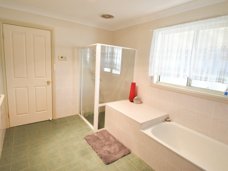 30 Pineview Circuit, Young NSW 2594