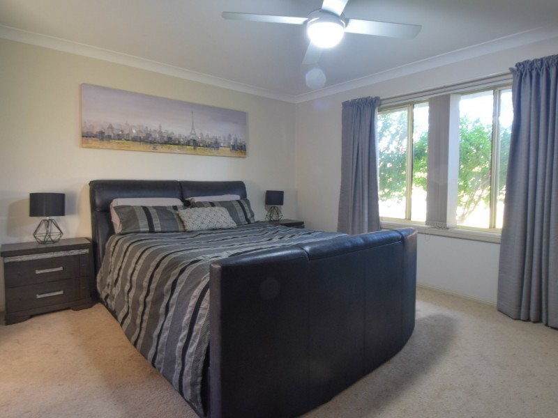 30 Pineview Circuit, Young NSW 2594