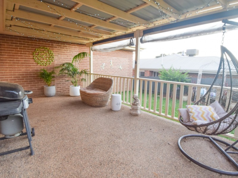 30 Pineview Circuit, Young NSW 2594