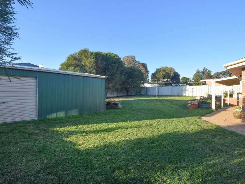 30 Pineview Circuit, Young NSW 2594