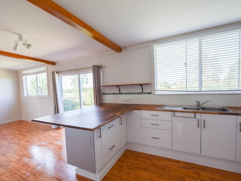 1 Prunvale Rd, Young NSW 2594