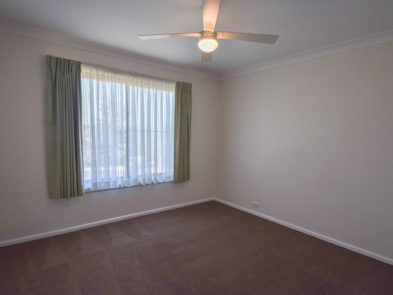 9 Charles Crescent, Young NSW 2594