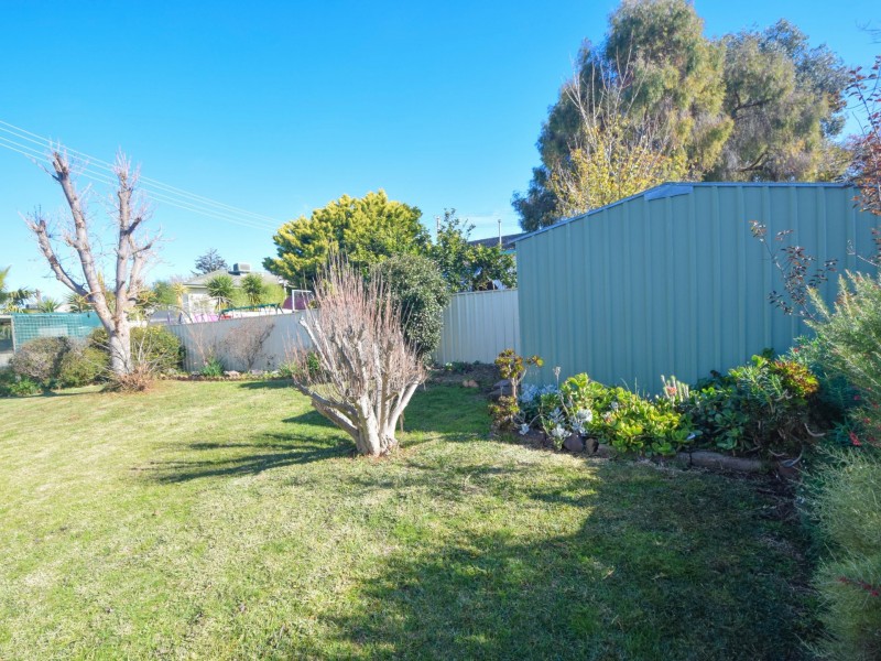 9 Charles Crescent, Young NSW 2594
