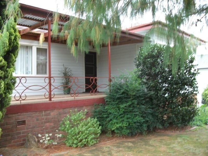 75 Brock Street, Young NSW 2594