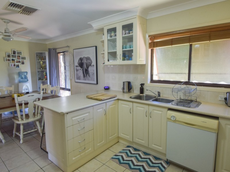 11 Milong Street, Young NSW 2594