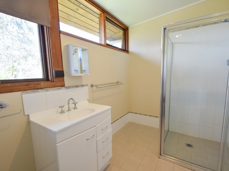 87 Blackett Avenue, Young NSW 2594