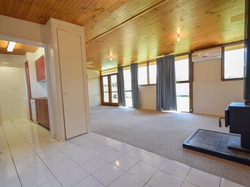 87 Blackett Avenue, Young NSW 2594