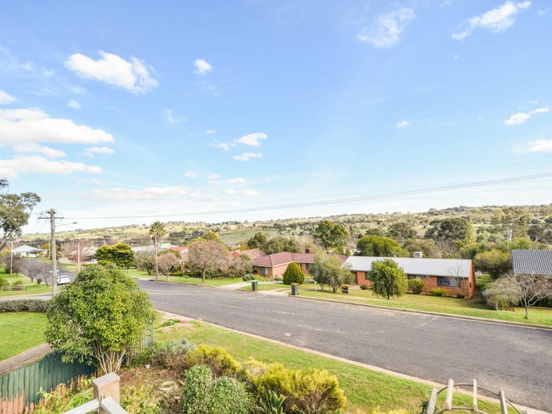 12 Milong Street, Young NSW 2594