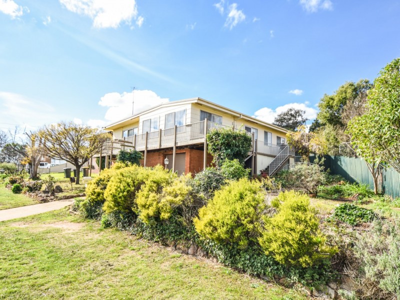 12 Milong Street, Young NSW 2594