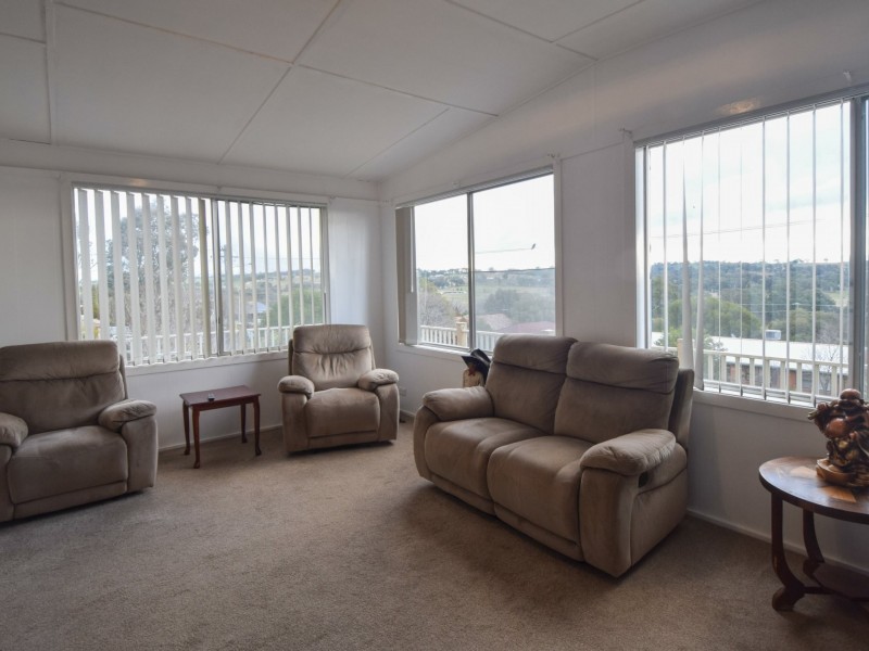 12 Milong Street, Young NSW 2594