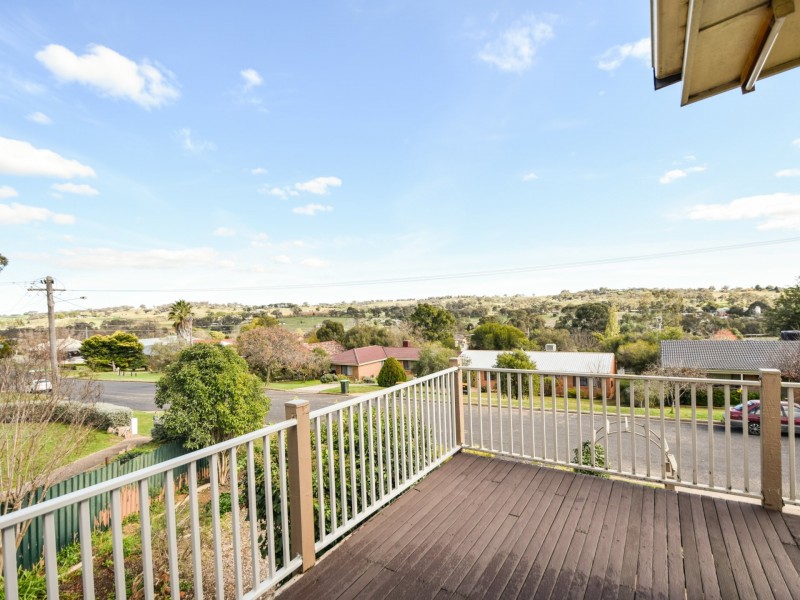 12 Milong Street, Young NSW 2594