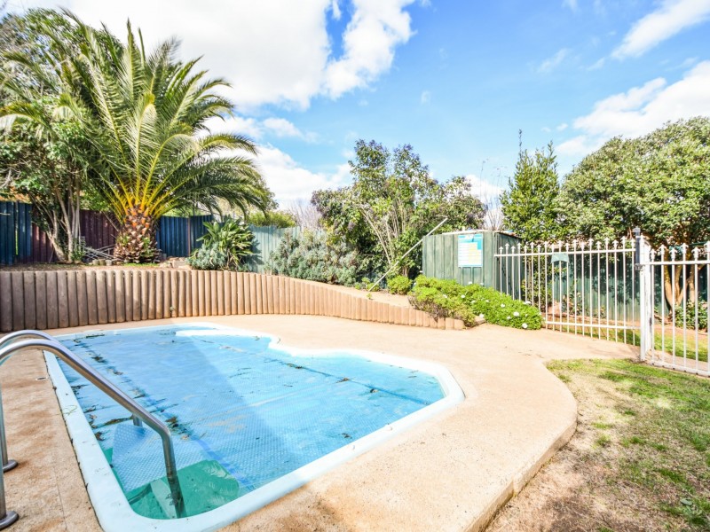 12 Milong Street, Young NSW 2594