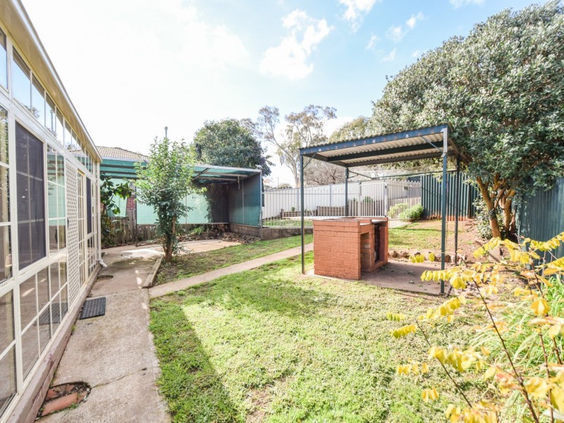 12 Milong Street, Young NSW 2594