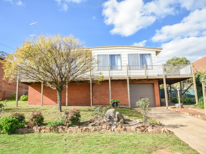 12 Milong Street, Young NSW 2594