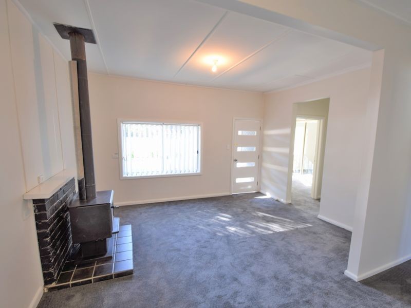 20 Blackett Avenue, Young NSW 2594