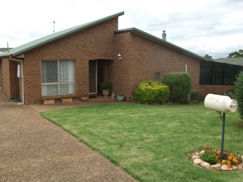 2 Matthew Street, Young NSW 2594