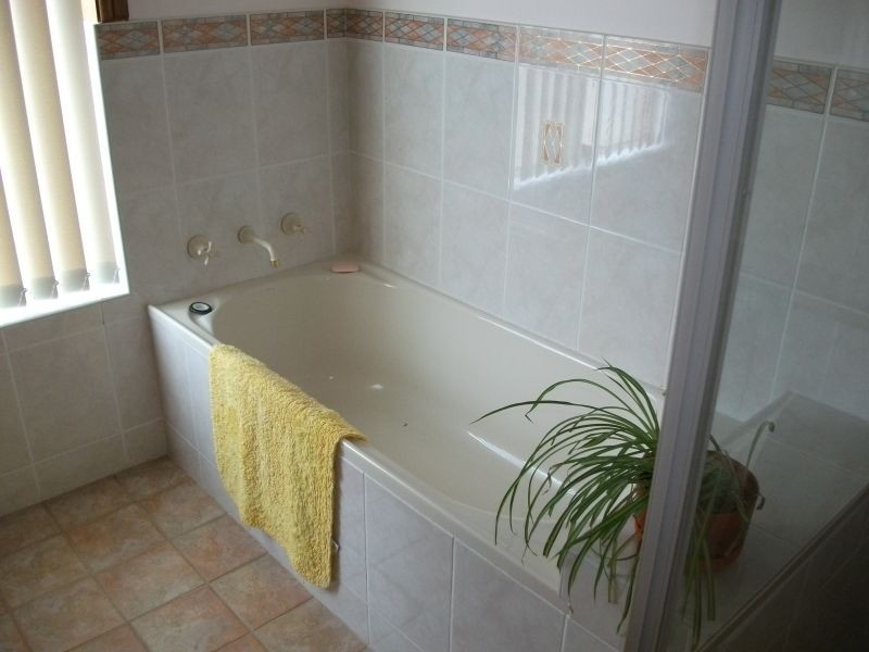 2 Matthew Street, Young NSW 2594