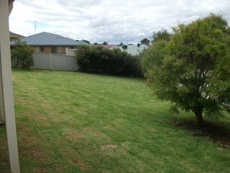 2 Matthew Street, Young NSW 2594