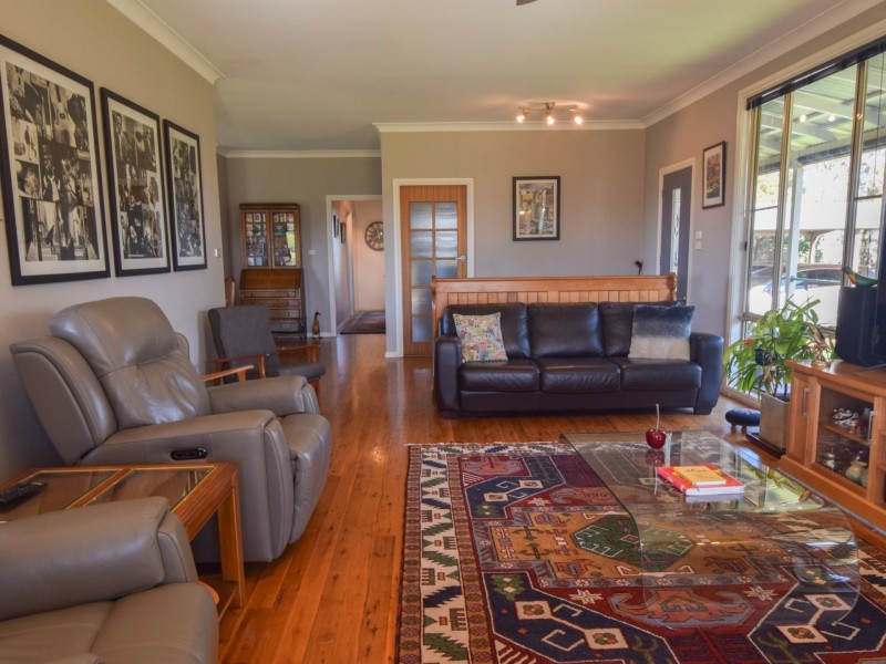 7 Donges Road, Young NSW 2594