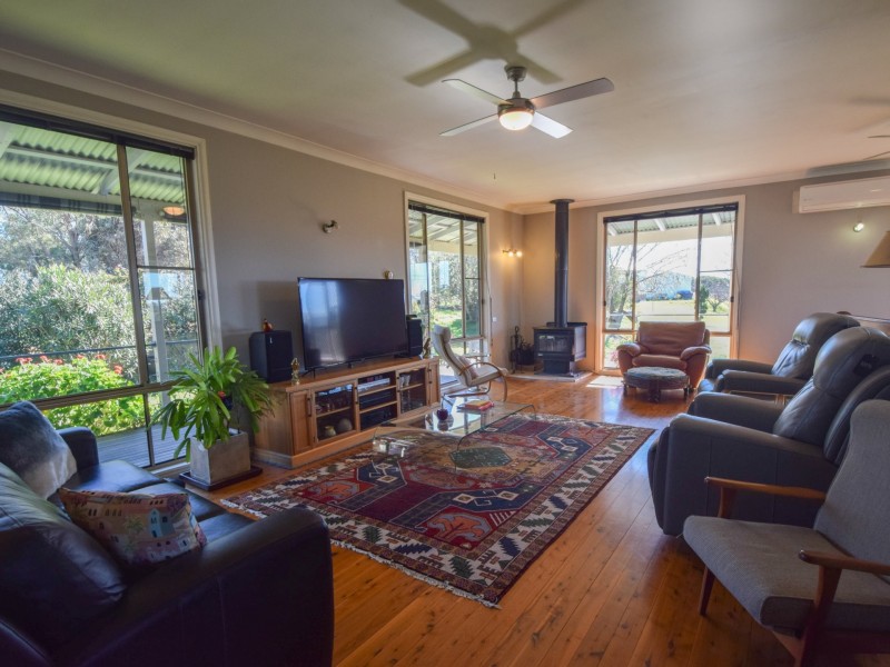 7 Donges Road, Young NSW 2594