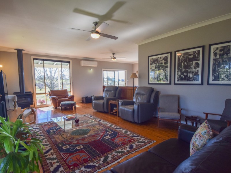 7 Donges Road, Young NSW 2594