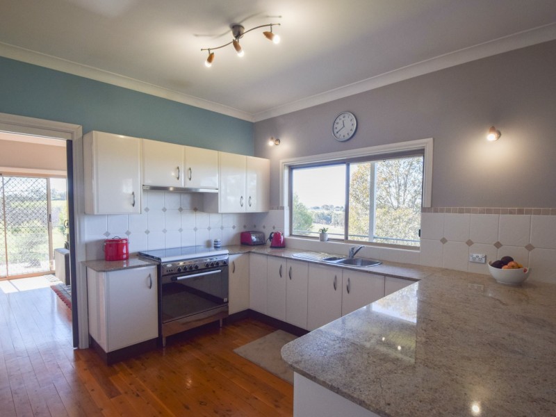 7 Donges Road, Young NSW 2594