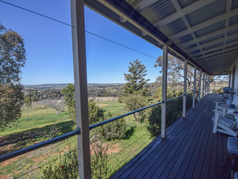 7 Donges Road, Young NSW 2594