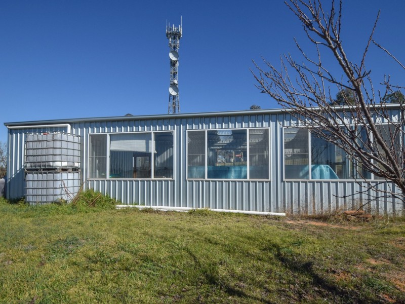 7 Donges Road, Young NSW 2594