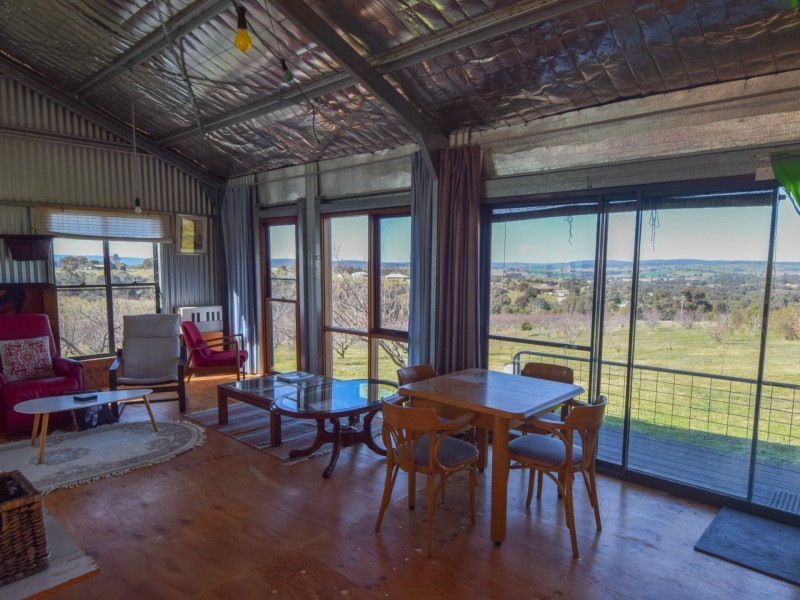 7 Donges Road, Young NSW 2594