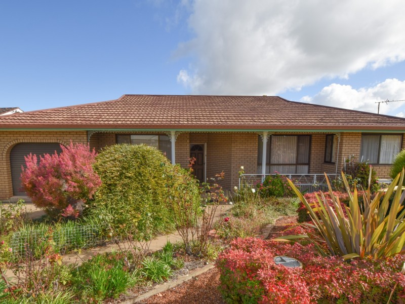7 Back Creek Road, Young NSW 2594