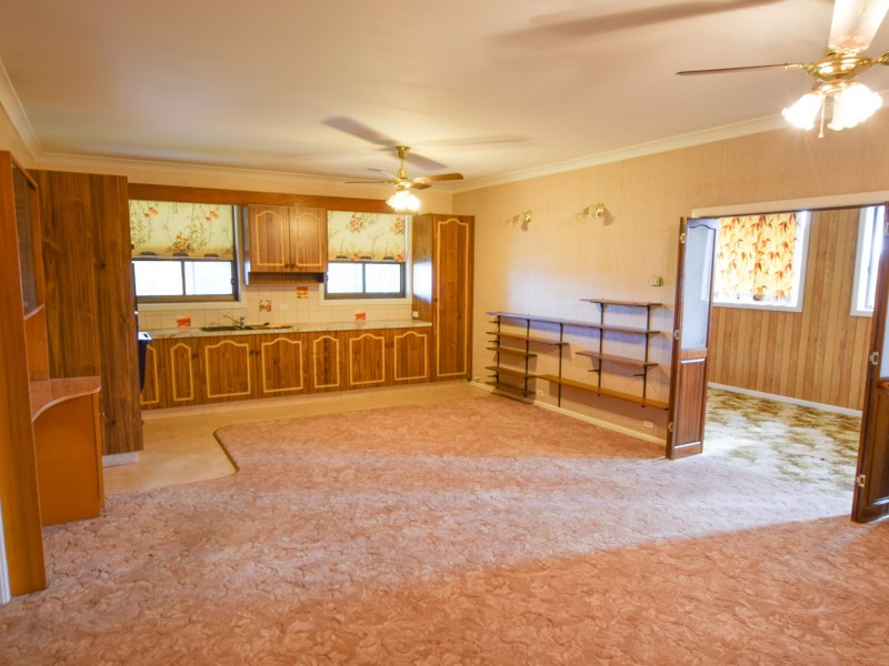 7 Back Creek Road, Young NSW 2594