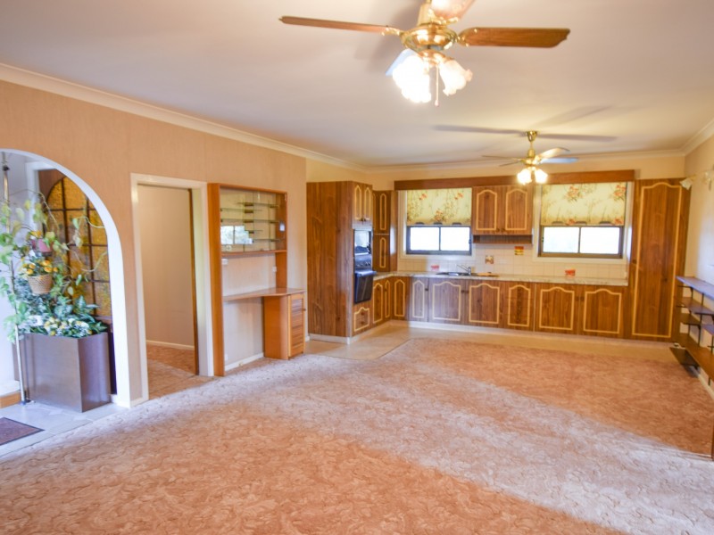 7 Back Creek Road, Young NSW 2594