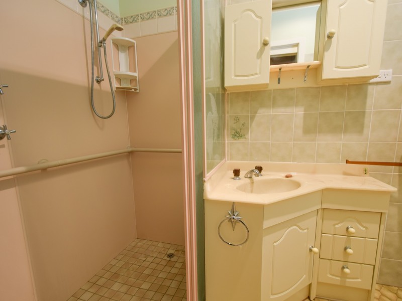 7 Back Creek Road, Young NSW 2594