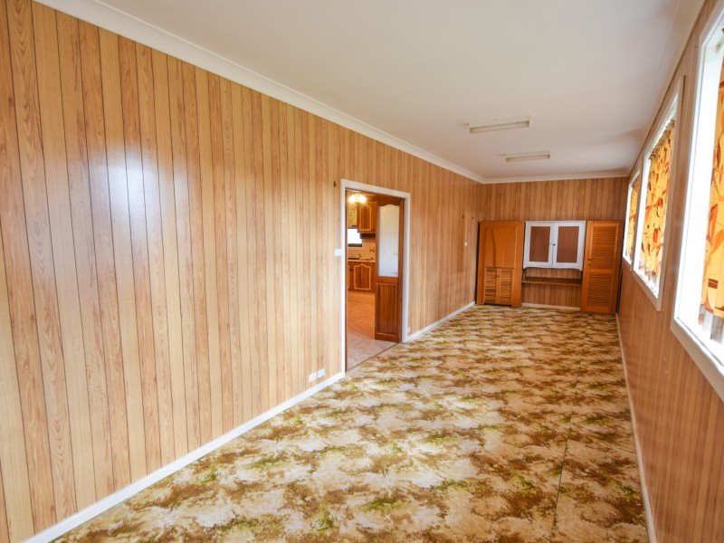 7 Back Creek Road, Young NSW 2594