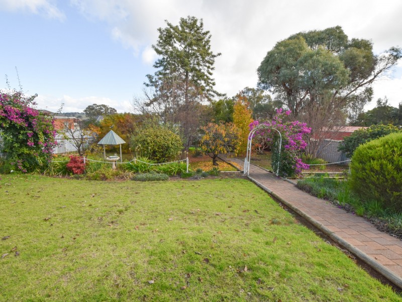 7 Back Creek Road, Young NSW 2594