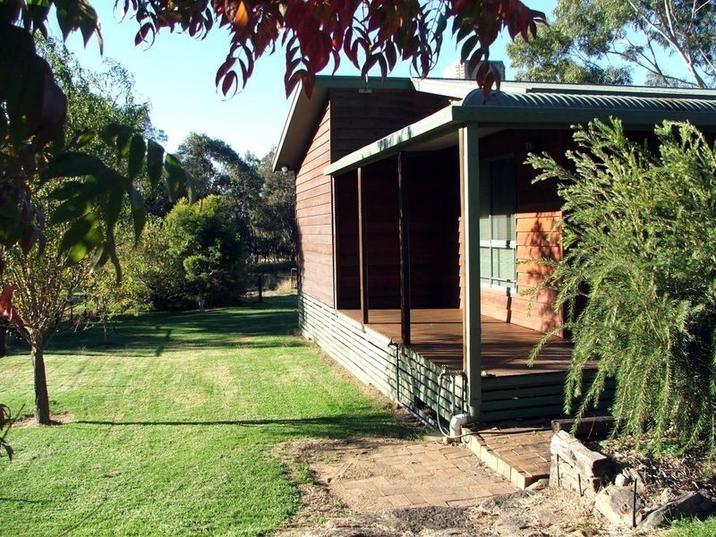 19 Hardys Rd, Young NSW 2594