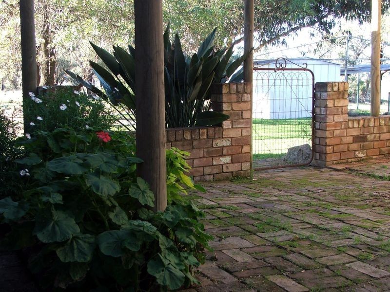 19 Hardys Rd, Young NSW 2594