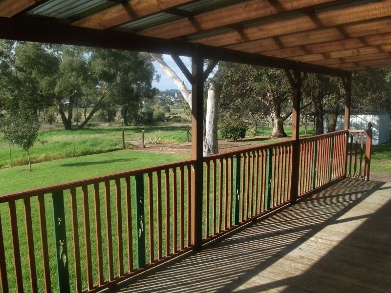 19 Hardys Rd, Young NSW 2594