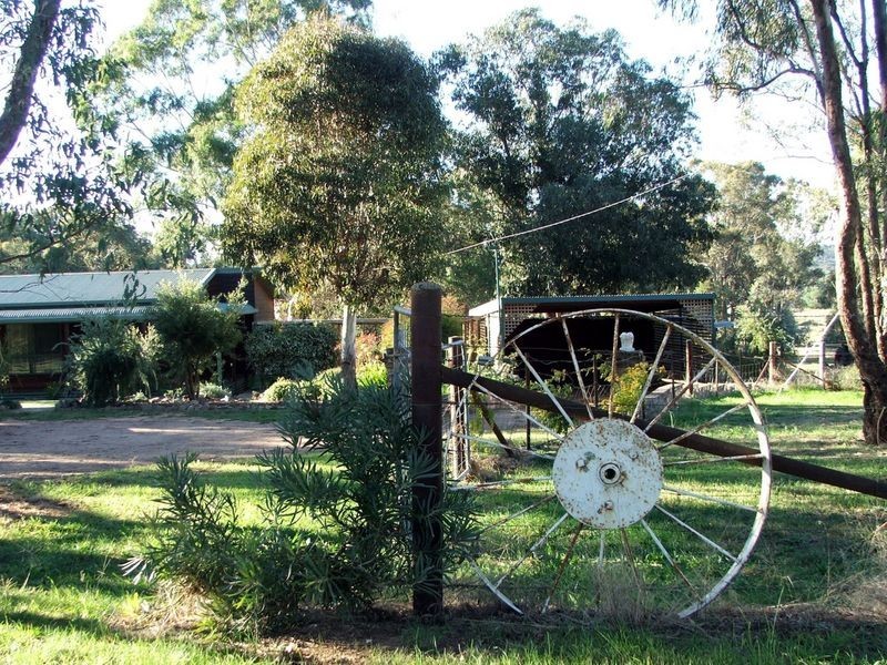 19 Hardys Rd, Young NSW 2594