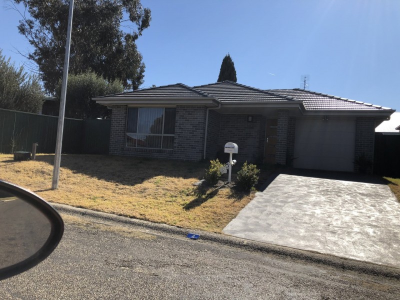 4 Molloy Place, Young NSW 2594