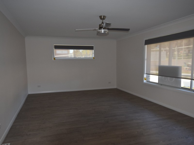 13 Caple St, Young NSW 2594