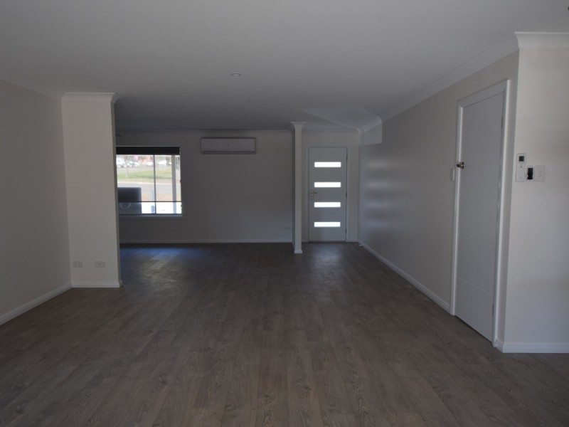 13 Caple St, Young NSW 2594