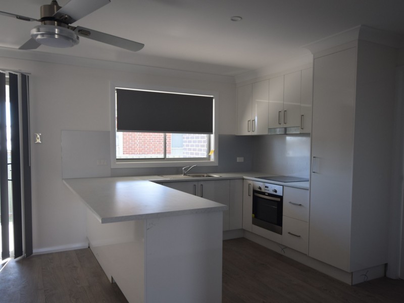 13 Caple St, Young NSW 2594