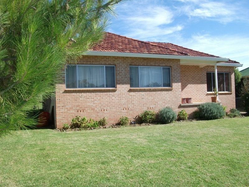 69 Binalong Street, Young NSW 2594