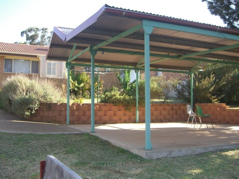 6 Tadross Avenue, Young NSW 2594